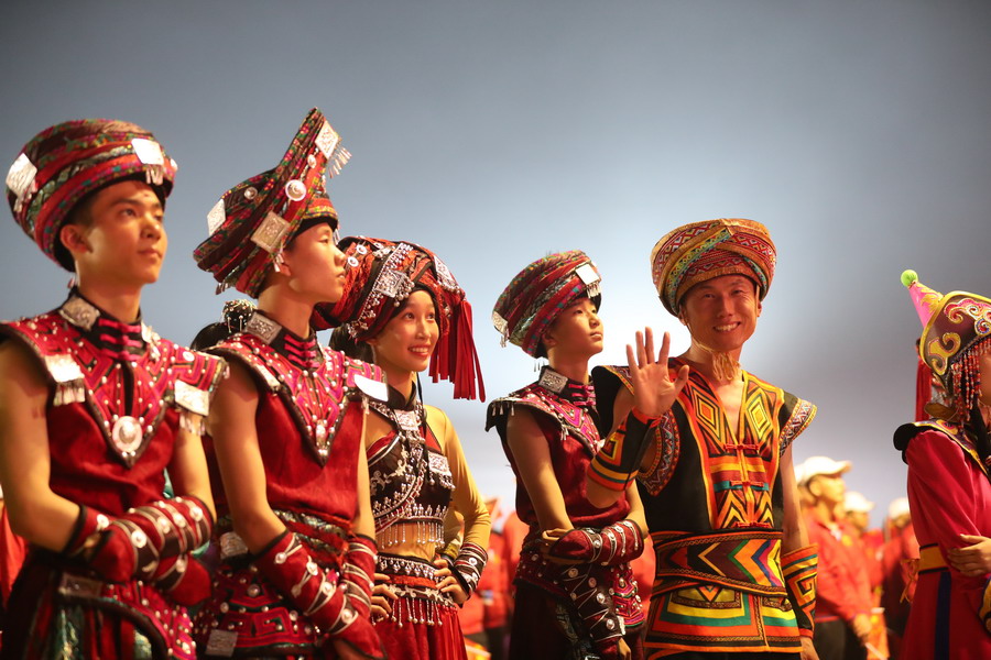 好兒好女好家園，齊心奔小康，共圓中國夢