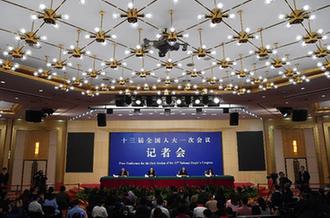 農(nóng)業(yè)部部長韓長賦等就&ldquo;實施鄉(xiāng)村振興戰(zhàn)略 推動農(nóng)業(yè)轉型升級&rdquo;答記者問