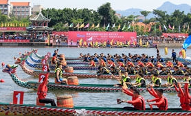 2018海峽兩岸龍舟賽開(kāi)幕，53支隊(duì)伍競(jìng)渡   組圖