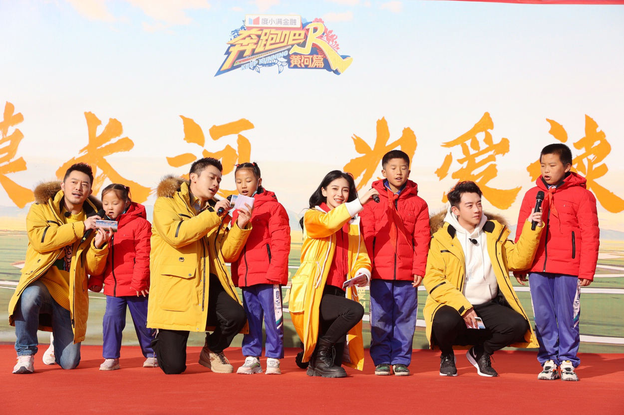 2020年11月18日，&ldquo;大漠長河，為愛讀詩&rdquo;多一克溫暖公益活動啟動儀式在寧夏中衛(wèi)市沙坡頭區(qū)郭灘學(xué)校舉行。&ldquo;跑男團&rdquo;成員李晨、楊穎、鄭愷、沙溢與&ldquo;多一克溫暖&rdquo;團隊攜手為學(xué)生們送去了海瀾之家的冬日溫暖。