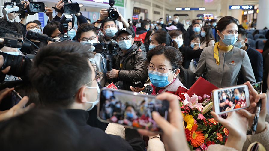 武漢櫻花爛漫，抗疫英雄歸來