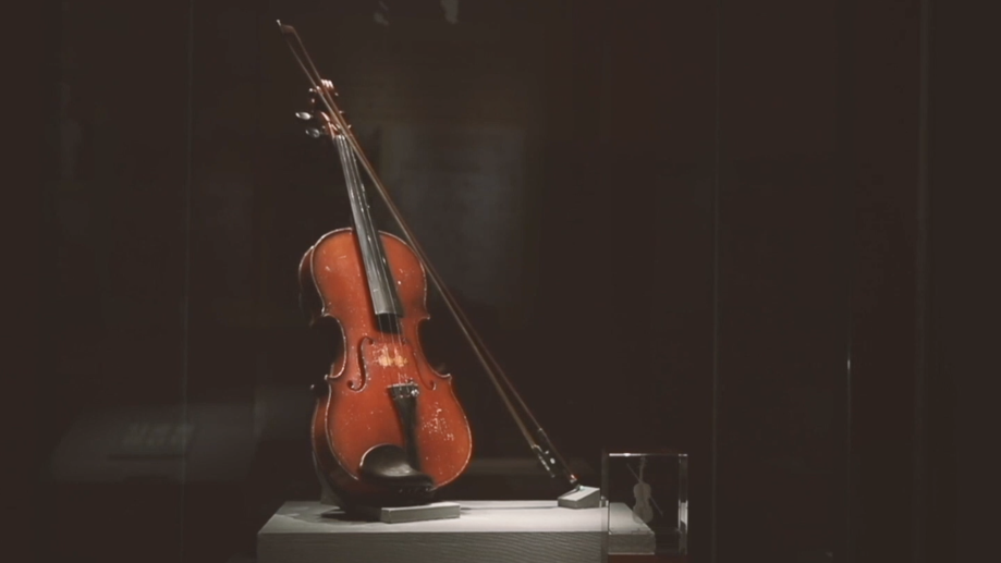 紅色百寶 奮斗百年丨第16集：一把琴，一個(gè)人，一首歌