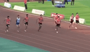 9秒98！蘇炳添創(chuàng)國內(nèi)男子百米最佳戰(zhàn)績