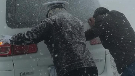 &ldquo;冰雕&rdquo;交警找到了！致敬戰(zhàn)斗在抗風(fēng)雪一線(xiàn)的交警