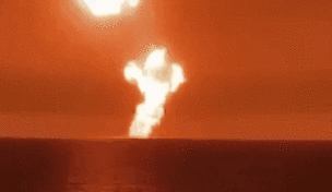 驚人！火光沖天 里海海面發(fā)生巨大爆炸