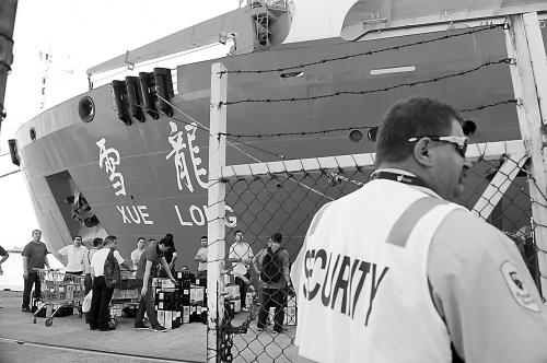 21日，雪龍?zhí)栒郎蕚鋸陌拇罄麃喌母ダ锫貭柛蹎⒊蹋巴鵐H370航班失聯(lián)疑似海域。