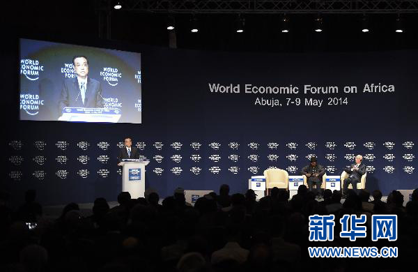 5月8日，中國國務(wù)院總理李克強(qiáng)在阿布賈出席第24屆世界經(jīng)濟(jì)論壇非洲峰會全會，發(fā)表題為《共同推動非洲發(fā)展邁上新臺階》的特別致辭。新華社記者 李學(xué)仁 攝 