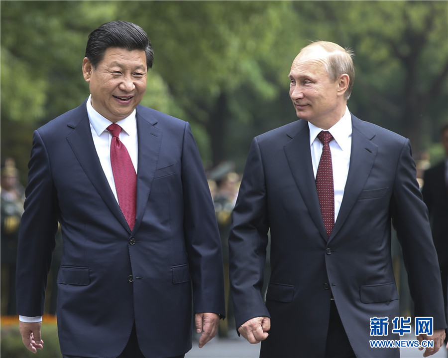 這是會(huì)談前，習(xí)近平在上海西郊會(huì)議中心廣場(chǎng)為普京舉行歡迎儀式。新華社記者 蘭紅光 攝 