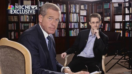 斯諾登稱，他曾作為美國中情局和國安局便衣特工在海外工作。