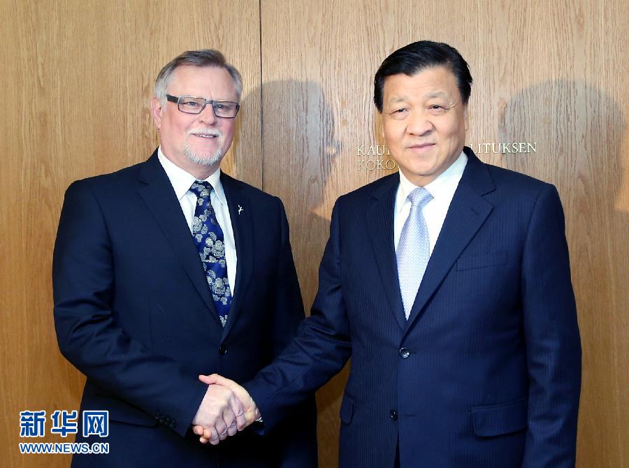 6月14日，中共中央政治局常委、中央書記處書記劉云山在芬蘭羅瓦涅米會見羅瓦涅米市長羅特沃寧。 新華社記者姚大偉攝