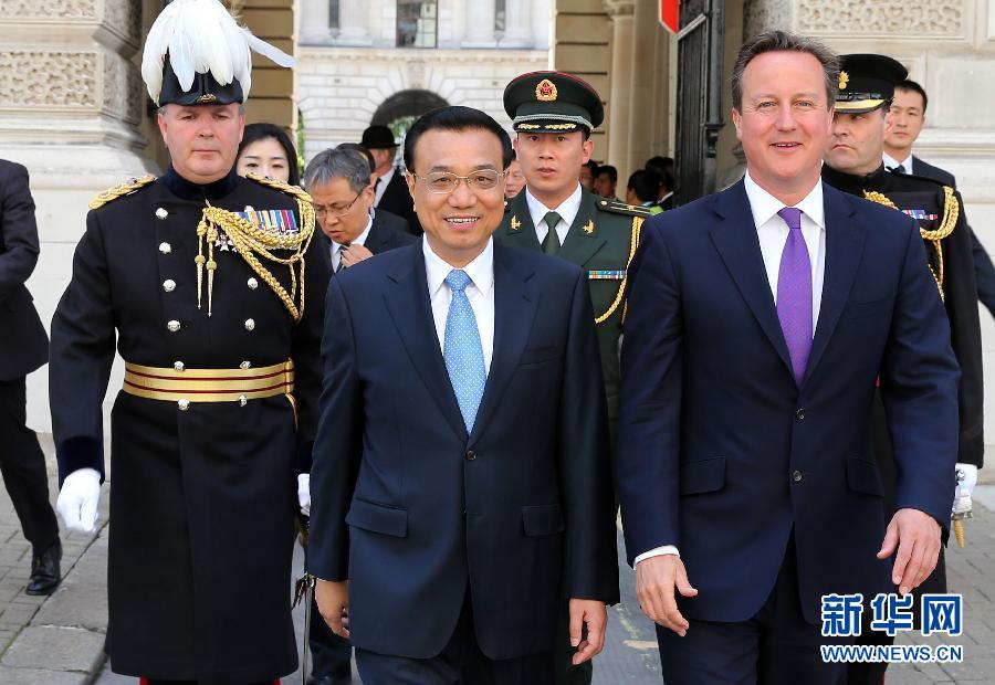 6月17日，中國國務(wù)院總理李克強在倫敦唐寧街10號首相府同英國首相卡梅倫舉行中英總理年度會晤。新華社記者 龐興雷 攝