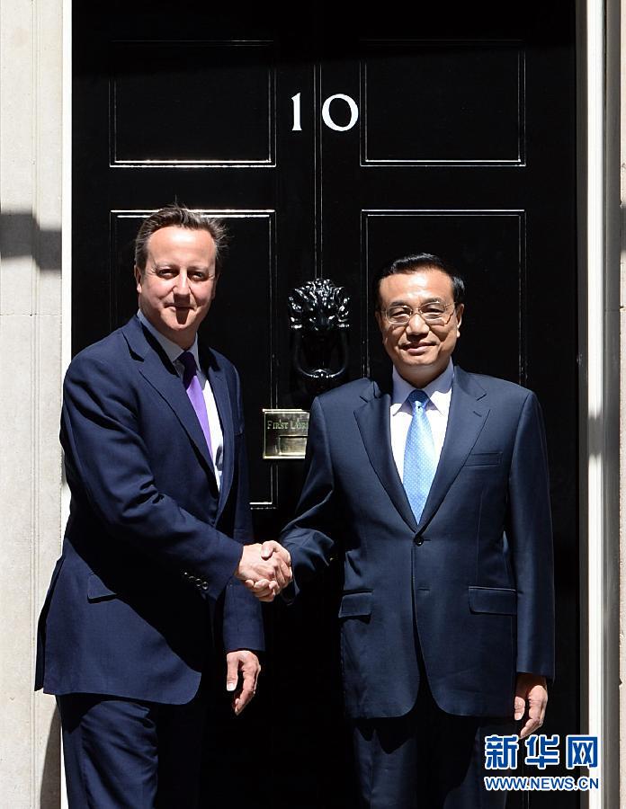 6月17日，國務(wù)院總理李克強在倫敦唐寧街10號首相府同英國首相卡梅倫舉行中英總理年度會晤。新華社記者 李濤 攝