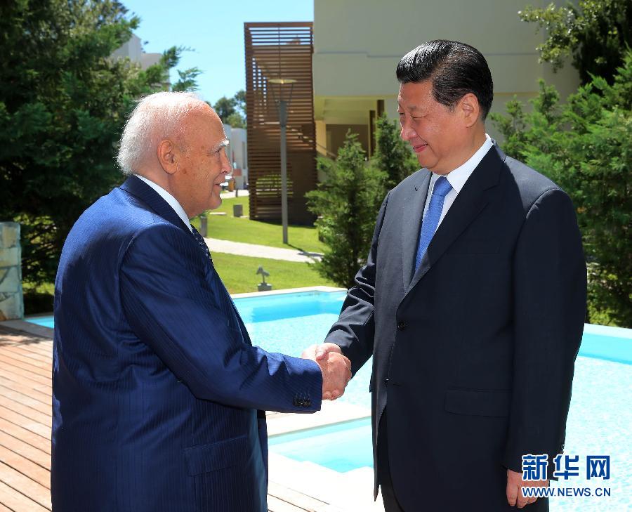7月13日，中國國家主席習(xí)近平在希臘羅德島會見希臘總統(tǒng)帕普利亞斯。 新華社記者 蘭紅光 攝