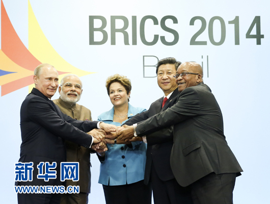 這是習(xí)近平同出席會(huì)晤的巴西總統(tǒng)羅塞夫、俄羅斯總統(tǒng)普京、印度總理莫迪、南非總統(tǒng)祖馬合影。新華社記者 蘭紅光 攝