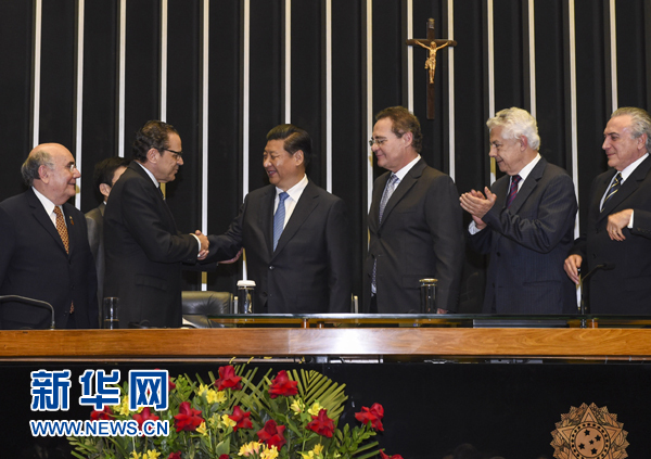 7月16日，國家主席習(xí)近平在巴西國會發(fā)表《弘揚傳統(tǒng)友好共譜合作新篇》的演講。 新華社記者 李學(xué)仁 攝 