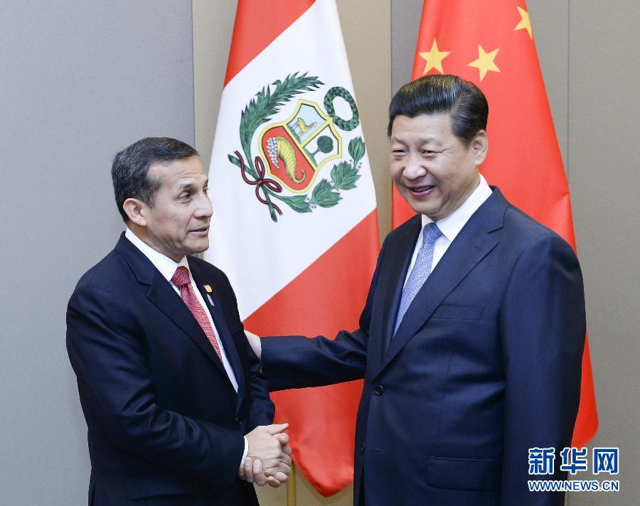 7月16日，國家主席習近平在巴西首都巴西利亞會見秘魯總統(tǒng)烏馬拉。新華社記者 劉建生 攝 