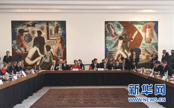 當(dāng)?shù)貢r間7月17日，國家主席習(xí)近平出席在巴西利亞舉行的中國－拉美和加勒比國家領(lǐng)導(dǎo)人會晤。 新華社記者 李學(xué)仁 攝