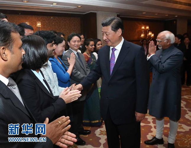 9月18日，國家主席習(xí)近平在印度世界事務(wù)委員會發(fā)表題為《攜手追尋民族復(fù)興之夢》的重要演講。演講結(jié)束后，習(xí)近平接見中印兩國青年代表。新華社記者 龐興雷 攝