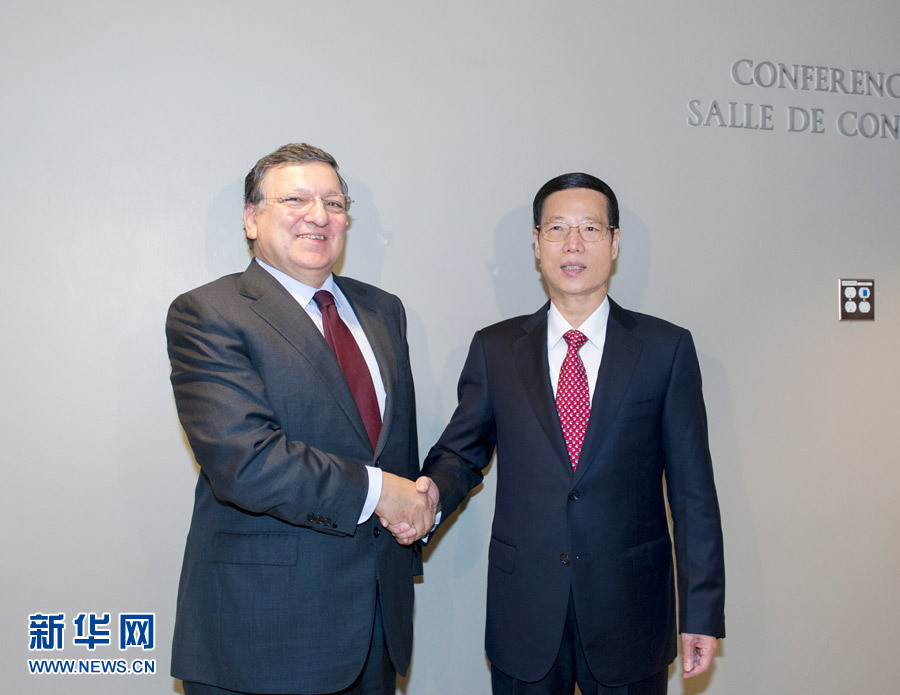 9月23日，正在紐約出席聯(lián)合國(guó)氣候峰會(huì)的國(guó)家主席習(xí)近平特使、國(guó)務(wù)院副總理張高麗在紐約聯(lián)合國(guó)總部會(huì)見(jiàn)歐盟委員會(huì)主席巴羅佐。新華社記者王曄攝 