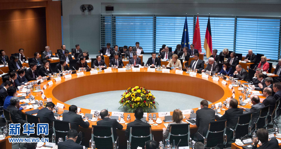 10月10日，中國(guó)國(guó)務(wù)院總理李克強(qiáng)在柏林與德國(guó)總理默克爾共同主持第三輪中德政府磋商。 新華社記者 李學(xué)仁 攝 