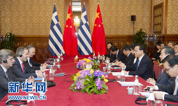 10月16日，中國國務(wù)院總理李克強(qiáng)在意大利米蘭會(huì)見希臘總理薩馬拉斯。 新華社記者 謝環(huán)馳 攝