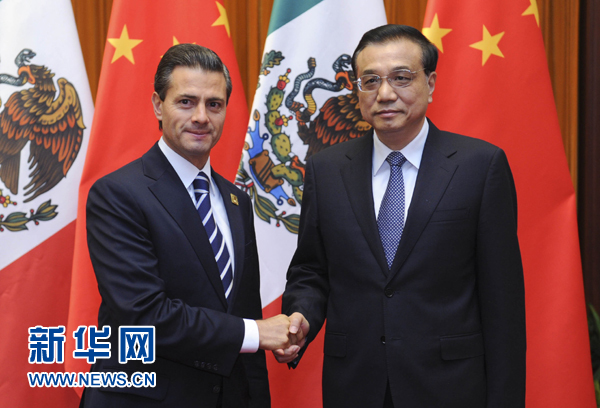 11月11日，國務(wù)院總理李克強(qiáng)在北京人民大會堂會見來華進(jìn)行國事訪問并出席亞太經(jīng)合組織第二十二次領(lǐng)導(dǎo)人非正式會議的墨西哥總統(tǒng)培尼亞。新華社記者張鐸 攝 