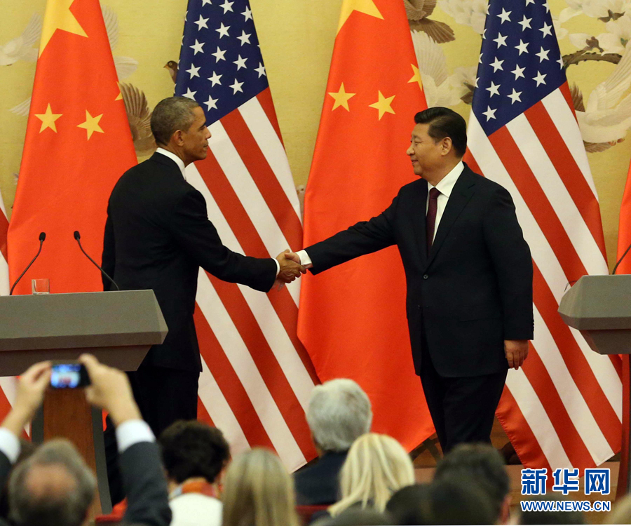 11月12日，國家主席習(xí)近平在北京人民大會堂與來訪的美國總統(tǒng)奧巴馬舉行會談后，共同會見記者。 新華社記者 劉衛(wèi)兵 攝