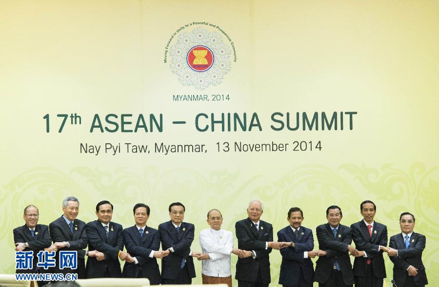 11月13日，中國(guó)國(guó)務(wù)院總理李克強(qiáng)在緬甸內(nèi)比都出席第17次中國(guó)－東盟（10+1）領(lǐng)導(dǎo)人會(huì)議。 新華社記者 王曄 攝
