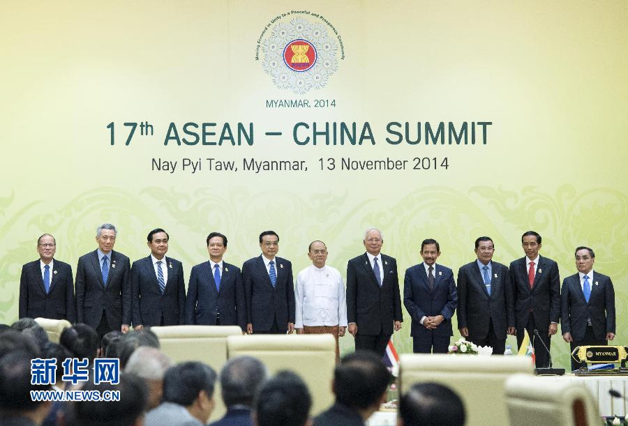 11月13日，中國(guó)國(guó)務(wù)院總理李克強(qiáng)在緬甸內(nèi)比都出席第17次中國(guó)－東盟（10+1）領(lǐng)導(dǎo)人會(huì)議。 新華社記者 王曄 攝