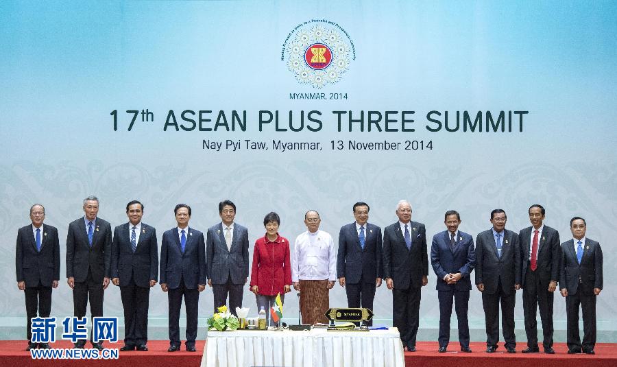 11月13日，中國國務院總理李克強在緬甸首都內(nèi)比都出席第17次東盟與中日韓（10+3）領導人會議。 新華社記者 王曄 攝