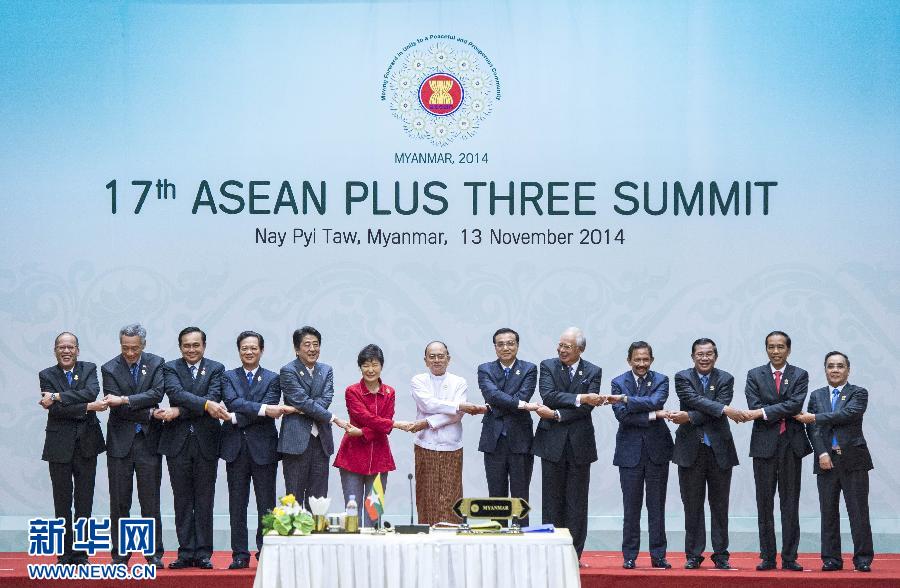 11月13日，中國國務院總理李克強在緬甸首都內(nèi)比都出席第17次東盟與中日韓（10+3）領導人會議。 新華社記者 王曄 攝