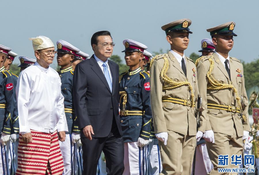 11月14日，國務(wù)院總理李克強在內(nèi)比都同緬甸總統(tǒng)吳登盛舉行會談。這是會談前，吳登盛在緬甸總統(tǒng)府前廣場為李克強舉行隆重的歡迎儀式。新華社記者 王曄 攝