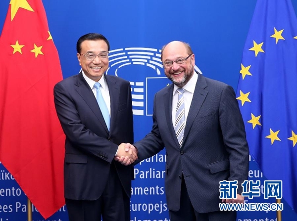 當(dāng)?shù)貢r(shí)間6月29日上午，國(guó)務(wù)院總理李克強(qiáng)在布魯塞爾會(huì)見(jiàn)歐洲議會(huì)議長(zhǎng)舒爾茨。 新華社記者 龐興雷 攝