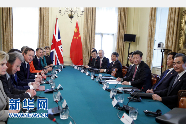 10月21日，國(guó)家主席習(xí)近平在倫敦唐寧街首相府同英國(guó)首相卡梅倫舉行會(huì)談。 新華社記者 鞠鵬 攝 