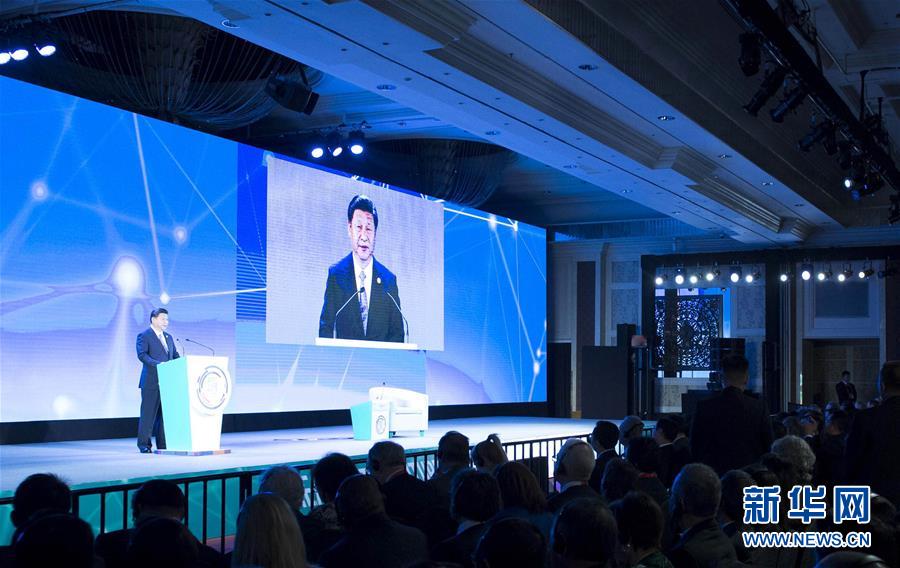 11月18日，國(guó)家主席習(xí)近平在菲律賓馬尼拉出席亞太經(jīng)合組織（APEC）工商領(lǐng)導(dǎo)人峰會(huì)并發(fā)表主旨演講。 新華社記者 王曄 攝 