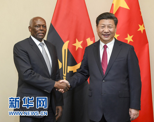 12月3日，國(guó)家主席習(xí)近平在約翰內(nèi)斯堡會(huì)見安哥拉總統(tǒng)多斯桑托斯。 新華社記者 謝環(huán)馳 攝