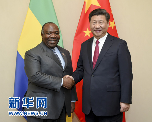 12月3日，國家主席習(xí)近平在約翰內(nèi)斯堡會見加蓬總統(tǒng)邦戈。新華社記者 謝環(huán)馳 攝 
