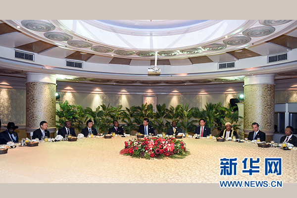 12月4日，國家主席習(xí)近平在約翰內(nèi)斯堡集體會見13位非洲國家領(lǐng)導(dǎo)人。 新華社記者 謝環(huán)馳 攝