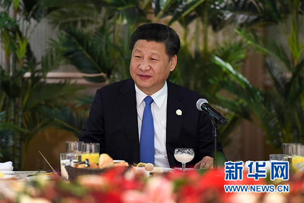 12月4日，國家主席習(xí)近平在約翰內(nèi)斯堡集體會見13位非洲國家領(lǐng)導(dǎo)人。 新華社記者 謝環(huán)馳 攝