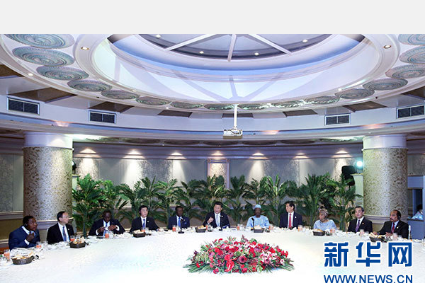 12月5日，國家主席習(xí)近平在約翰內(nèi)斯堡再次集體會見17位非洲國家領(lǐng)導(dǎo)人。 新華社記者 姚大偉 攝