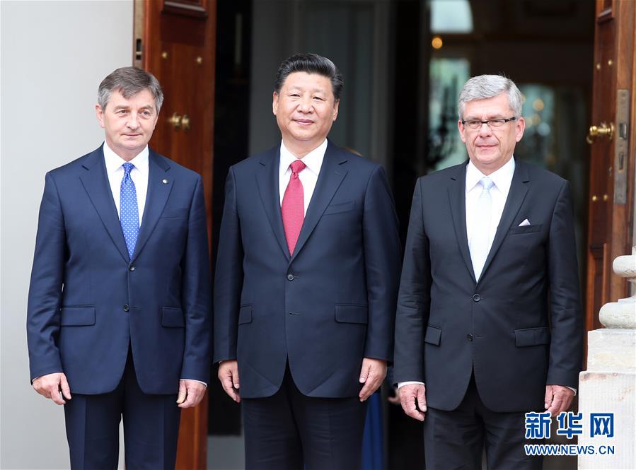 6月20日，國家主席習近平在華沙瓦津基公園水上宮殿會見波蘭參議長卡切夫斯基（右）和眾議長庫赫欽斯基。 新華社記者 姚大偉 攝  