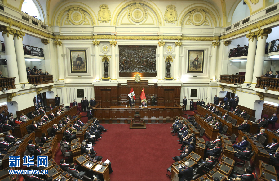 11月21日，國家主席習近平在秘魯國會發(fā)表題為《同舟共濟、揚帆遠航，共創(chuàng)中拉關系美好未來》的重要演講。 新華社記者 龐興雷 攝