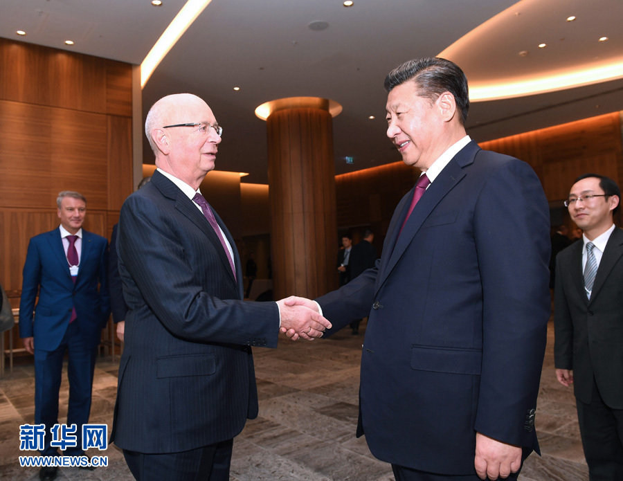 1月17日，國家主席習(xí)近平在瑞士達(dá)沃斯會見世界經(jīng)濟(jì)論壇主席施瓦布。 新華社記者 饒愛民 攝