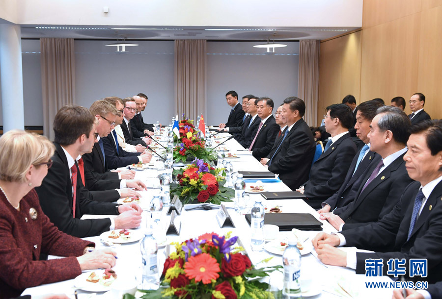 4月5日，國家主席習(xí)近平在赫爾辛基會見芬蘭總理西比萊。 新華社記者饒愛民 攝 