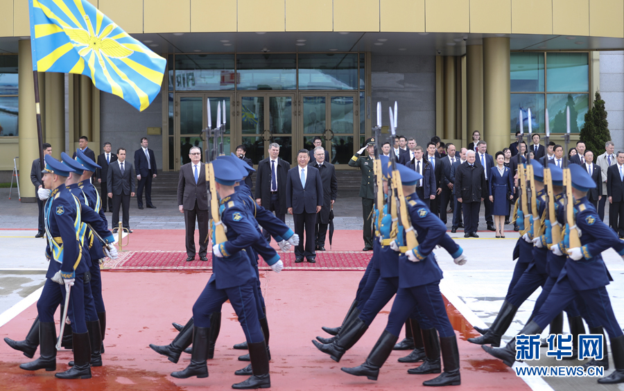 7月3日，國家主席習近平乘專機抵達莫斯科，開始對俄羅斯聯邦進行國事訪問。這是習近平出席機場歡迎儀式。 新華社記者 謝環(huán)馳 攝