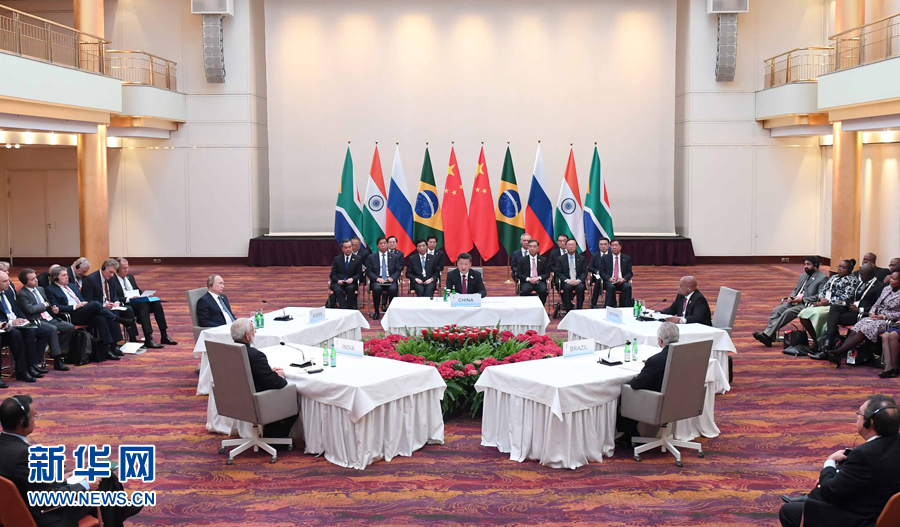 7月7日，國家主席習近平在德國漢堡主持金磚國家領導人非正式會晤，發(fā)表引導性講話和總結講話。南非總統(tǒng)祖馬、巴西總統(tǒng)特梅爾、俄羅斯總統(tǒng)普京、印度總理莫迪出席。新華社記者 張鐸 攝