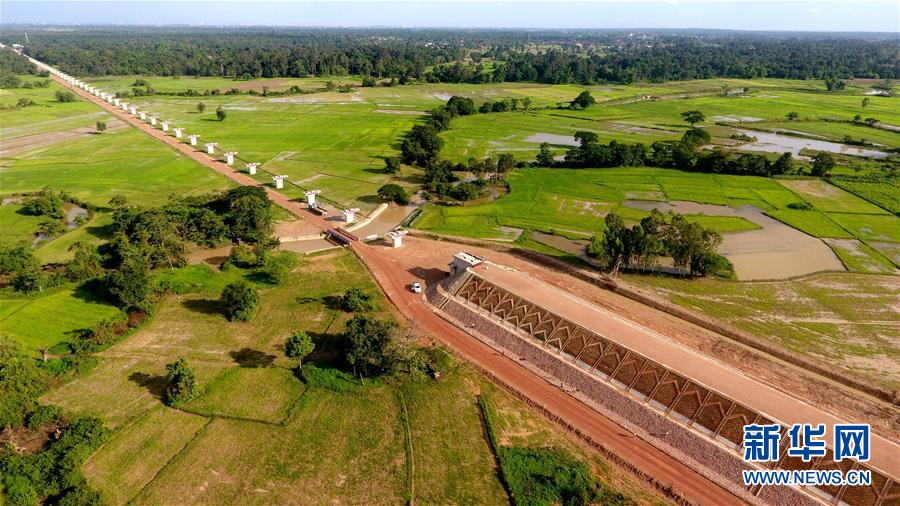 （國(guó)際&middot;圖文互動(dòng)）（3）中老鐵路上的絢爛長(zhǎng)虹&mdash;&mdash;老撾楠科內(nèi)河特大橋主體工程完工側(cè)記