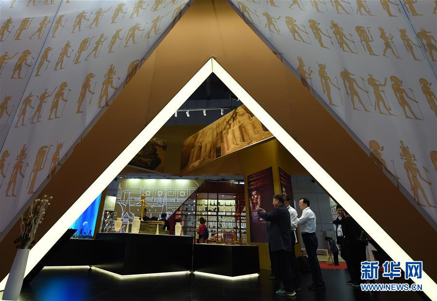 (新華全媒頭條·圖文互動(dòng))(4)人間正道 浩蕩前行——習(xí)近平主席出席首屆中國(guó)國(guó)際進(jìn)口博覽會(huì)紀(jì)實(shí)