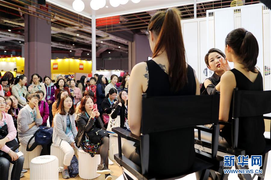 （新華全媒頭條&middot;圖文互動(dòng)）（9）從進(jìn)博會到&ldquo;雙11&rdquo; 超級訂單背后蘊(yùn)藏中國動(dòng)能