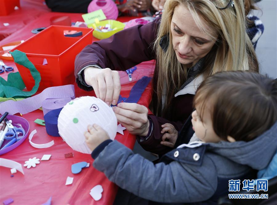 （國際&middot;圖文互動(dòng)）（3）到洛杉磯農(nóng)夫市場紅紅火火過大年